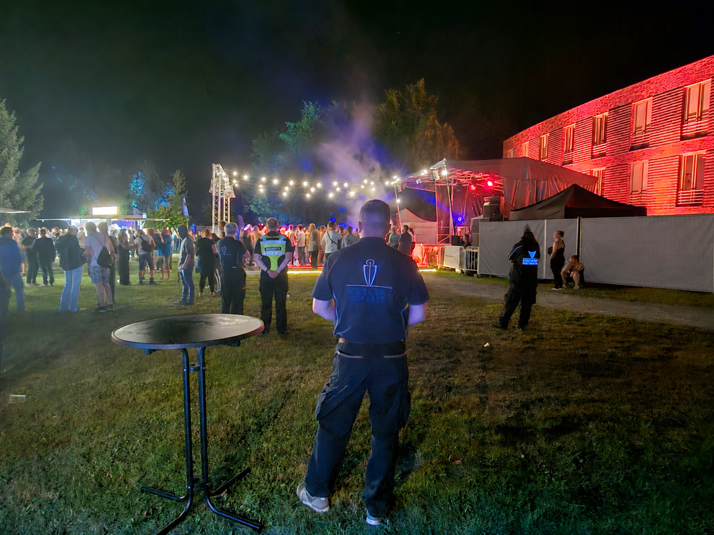 Mitarbeiter sichert Veranstaltung